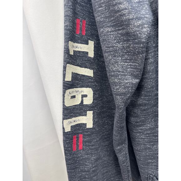 Disneyworld zip up jacket size XL
Ptp-22
Length- 27 - Picture 3 of 5